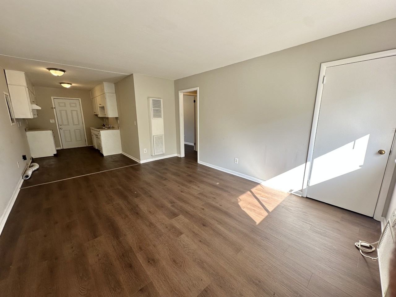 7742 Rugby Ave #B - Photo 3 of 6
