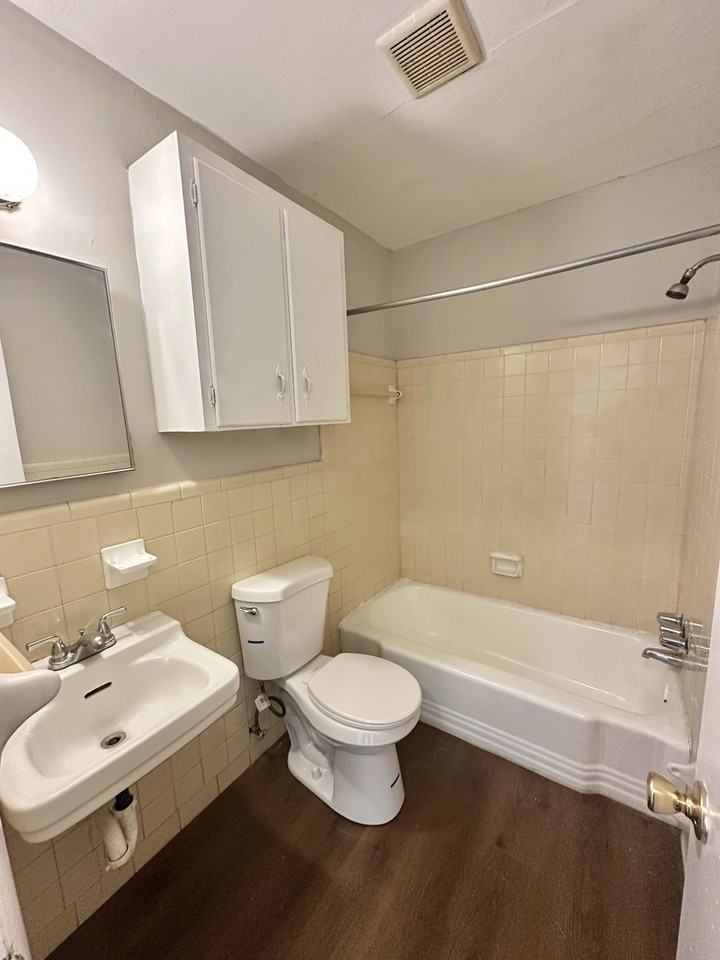 7742 Rugby Ave #B - Photo 6 of 6