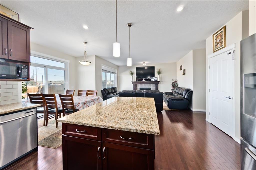 91 Martha's Meadow Close NE #1 - Photo 5 of 10