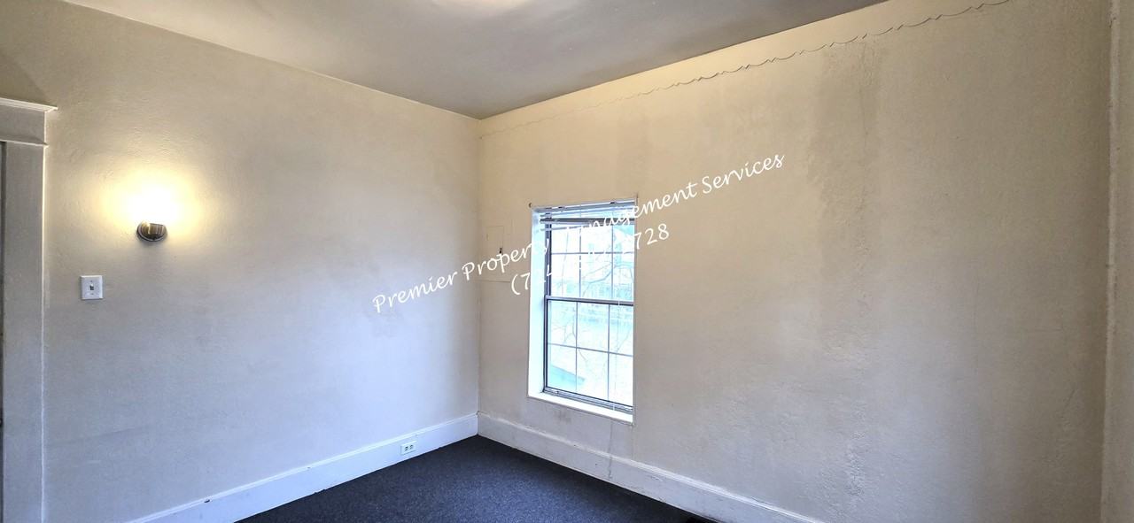 404 Center Ave - Photo 4 of 20