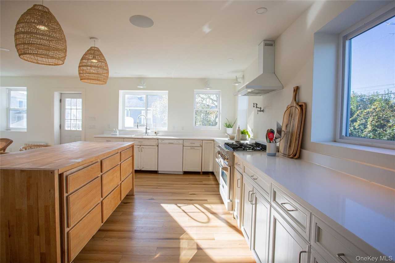 2175 Bay Boulevard - Photo 5 of 24