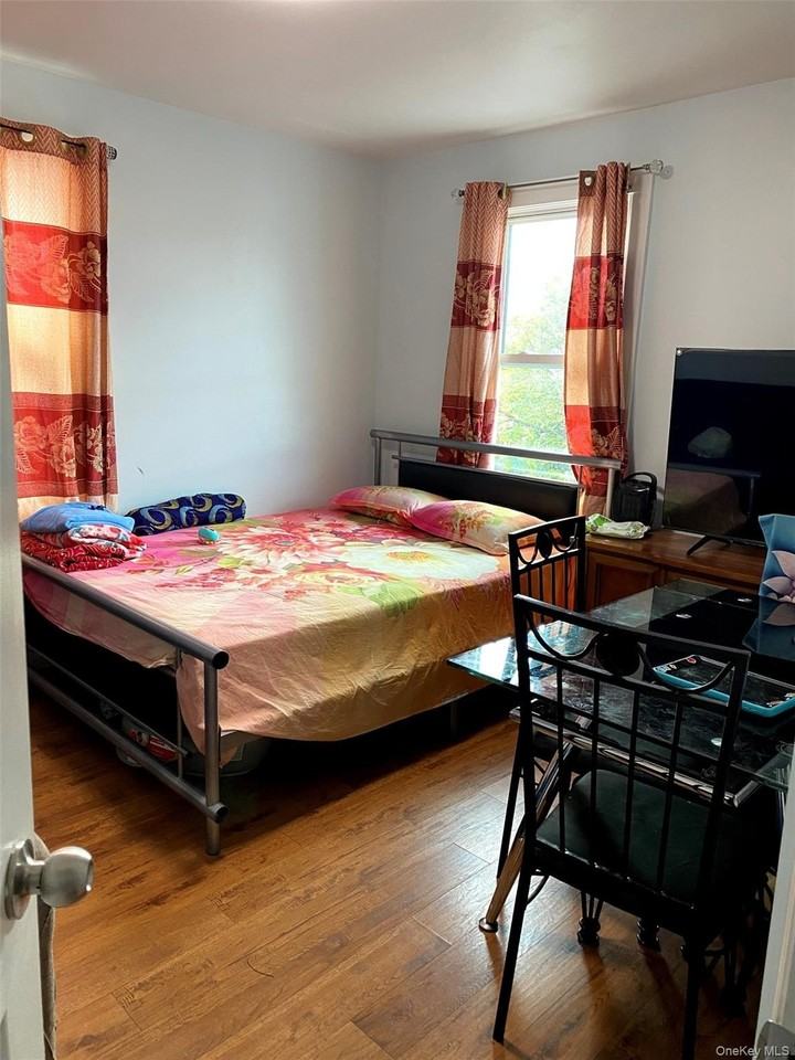 10702 Pinegrove St 2nd Fl #2ndFL - Photo 6 of 8