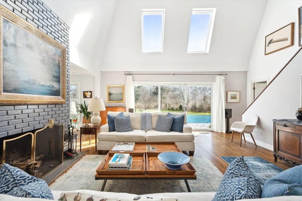 686 Hill St - Photo 3 of 22