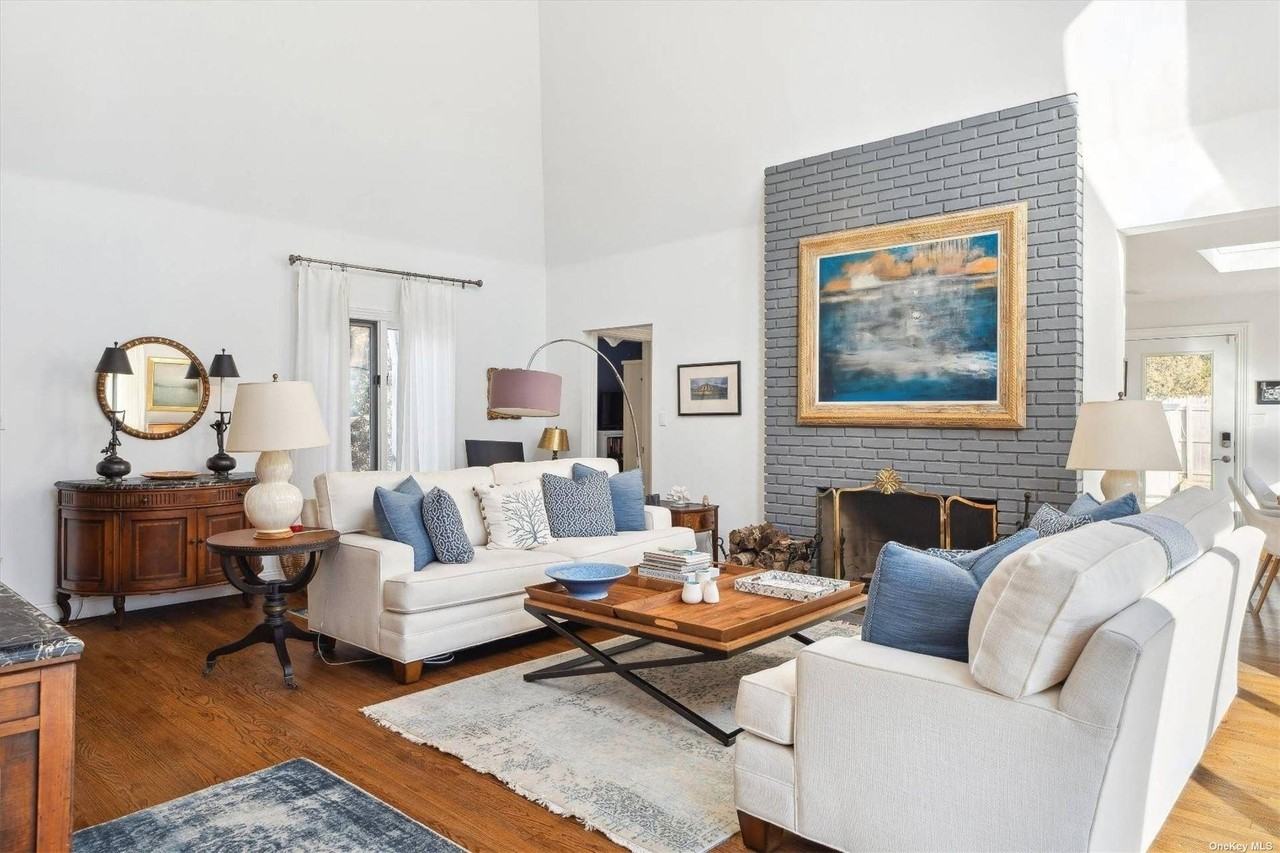 686 Hill St - Photo 4 of 22