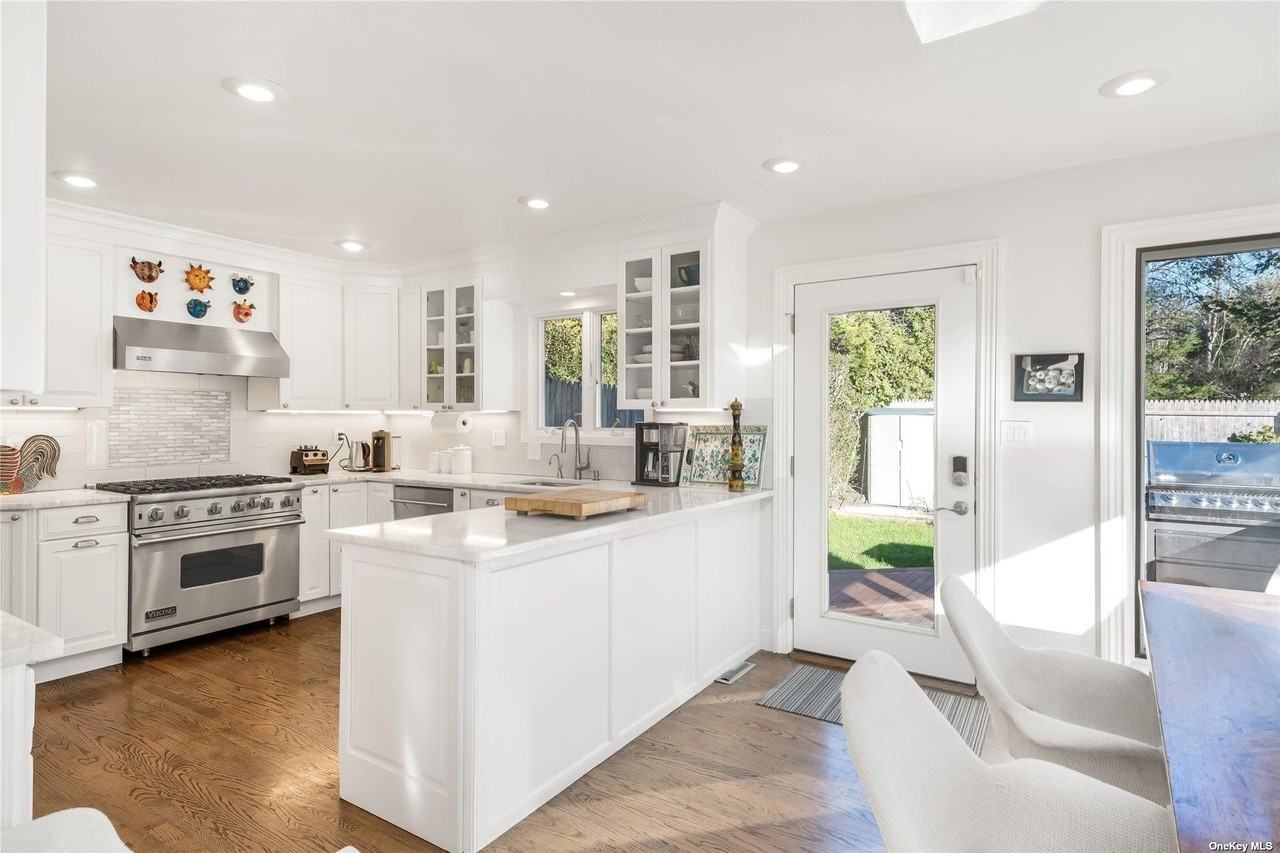 686 Hill St - Photo 6 of 22