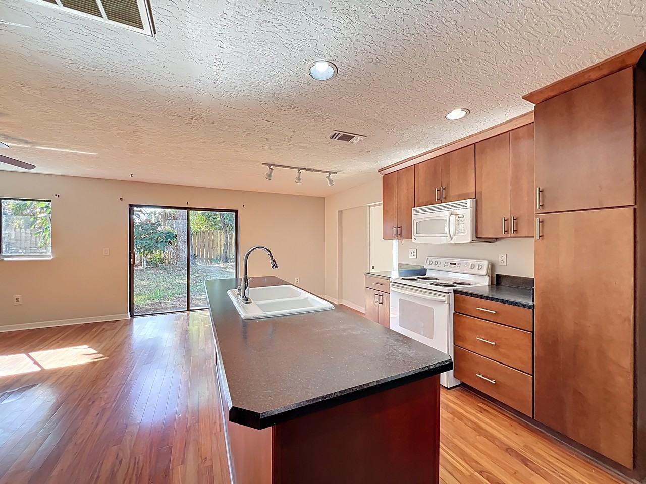 640 Casa Grande Dr #1 - Photo 7 of 27