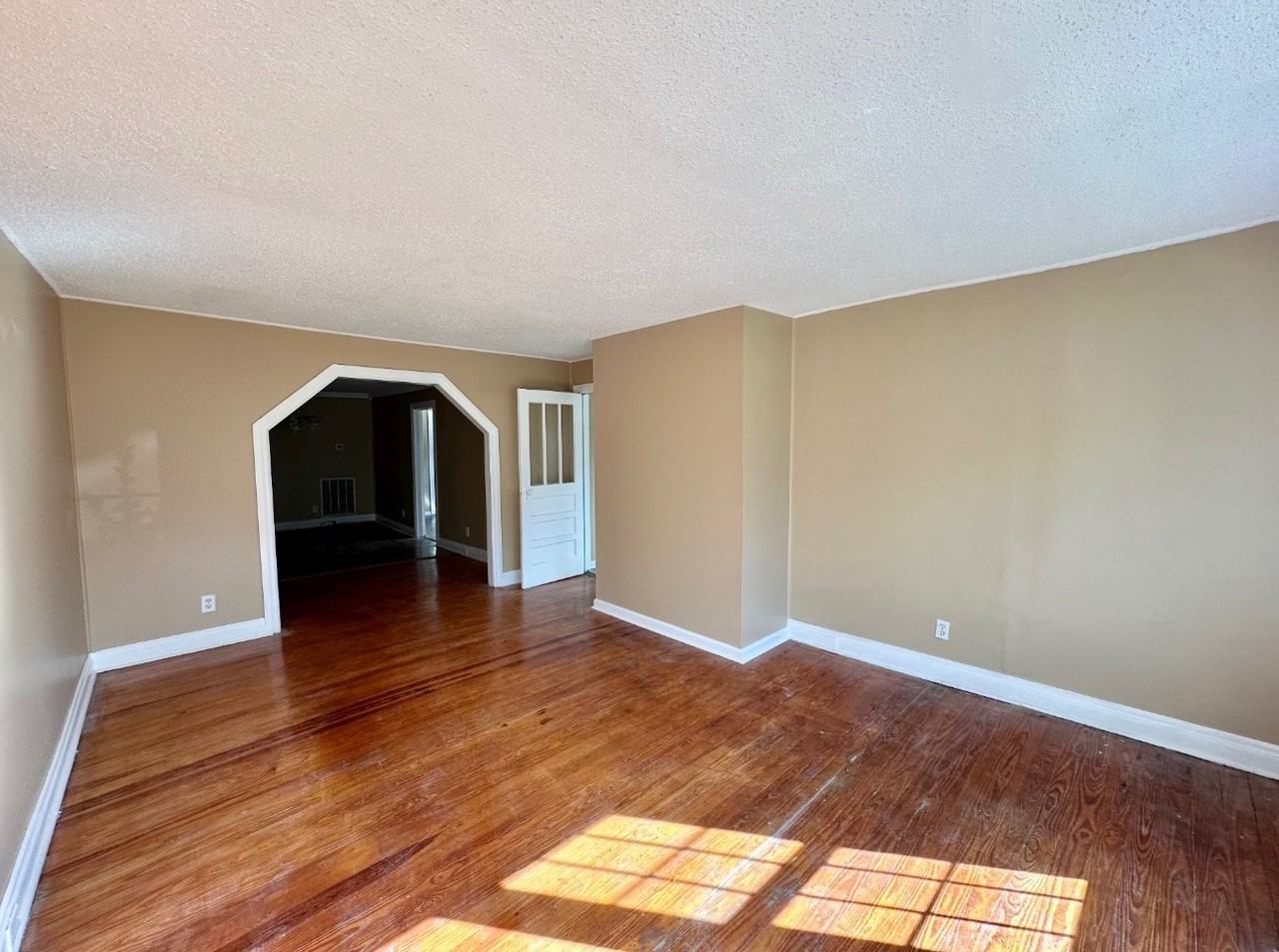 5624 Cairo Ave #1 - Photo 3 of 10