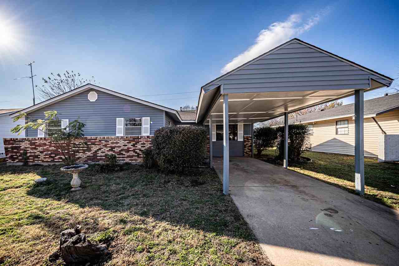 911 Sw 35th St #1 - Photo 4 of 25