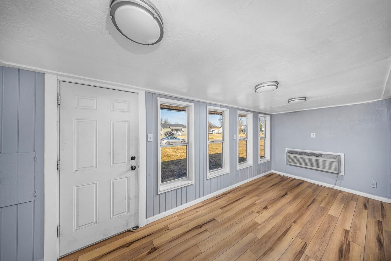 1904 Nw Lake Ave #1 - Photo 2 of 20