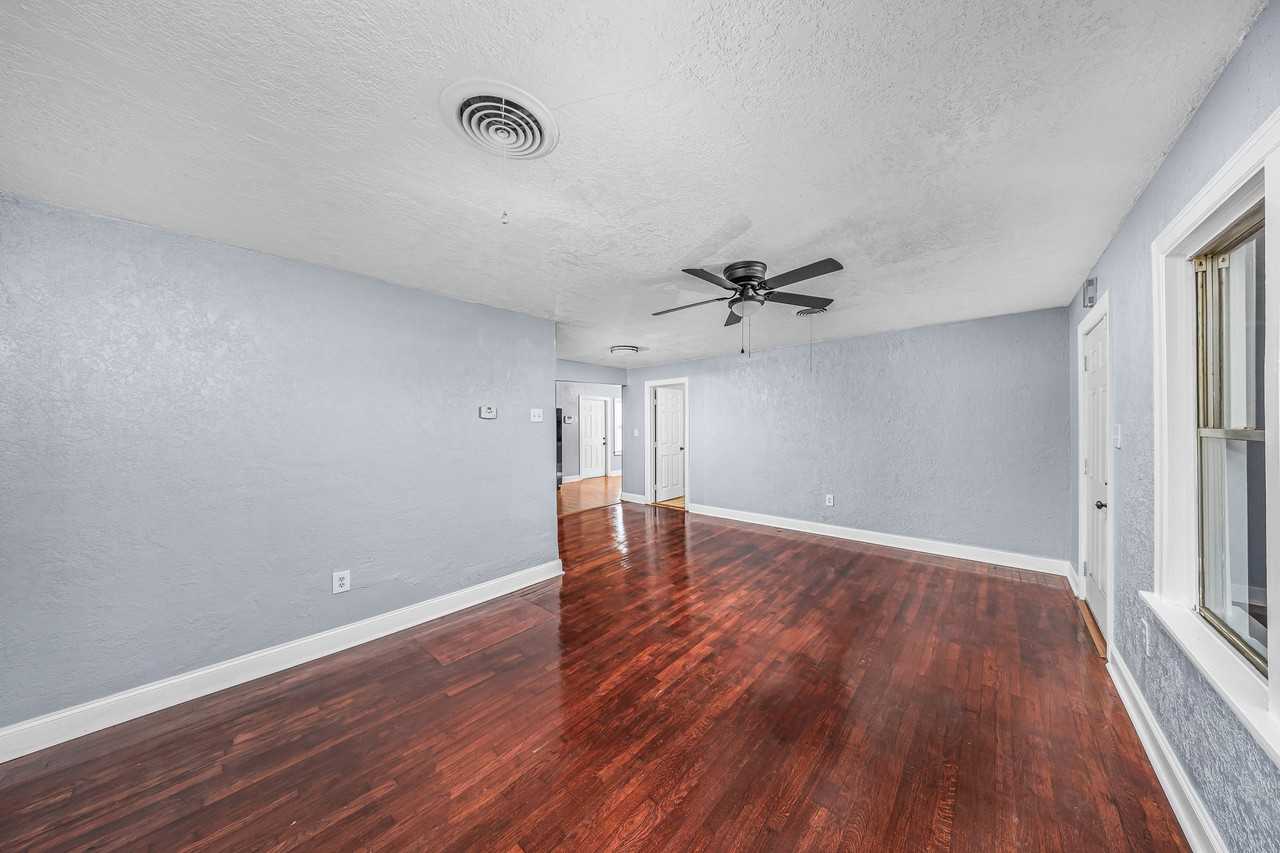 1904 Nw Lake Ave #1 - Photo 5 of 20
