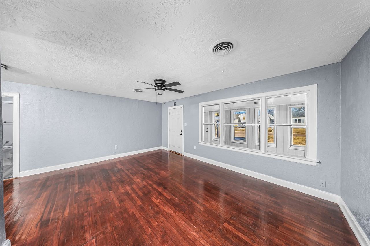 1904 Nw Lake Ave #1 - Photo 6 of 20