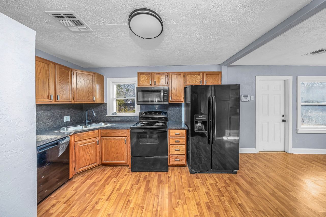 1904 Nw Lake Ave #1 - Photo 7 of 20