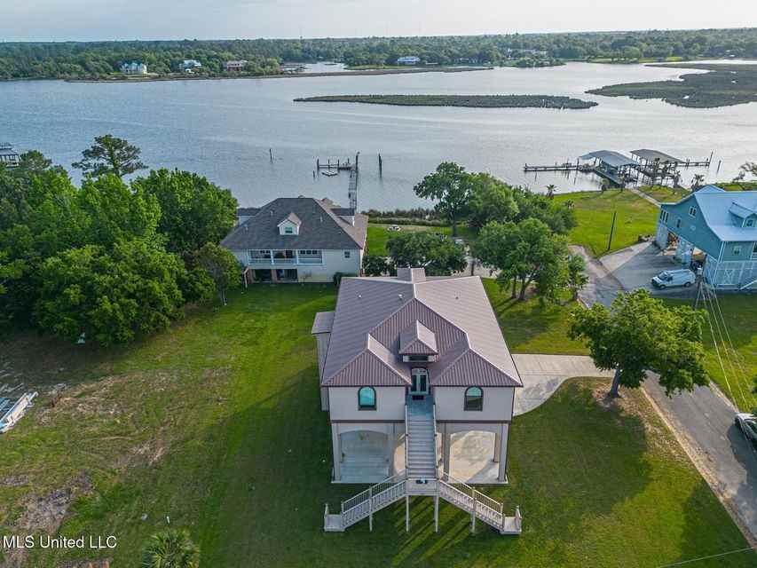 238 Lovers Ln #1 - Photo 2 of 32