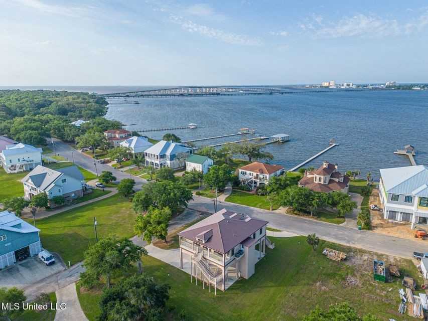 238 Lovers Ln #1 - Photo 3 of 32