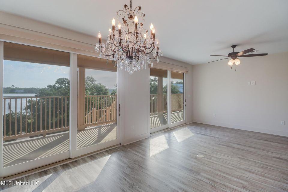 238 Lovers Ln #1 - Photo 6 of 32