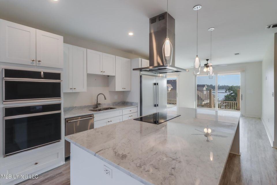 238 Lovers Ln #1 - Photo 7 of 32