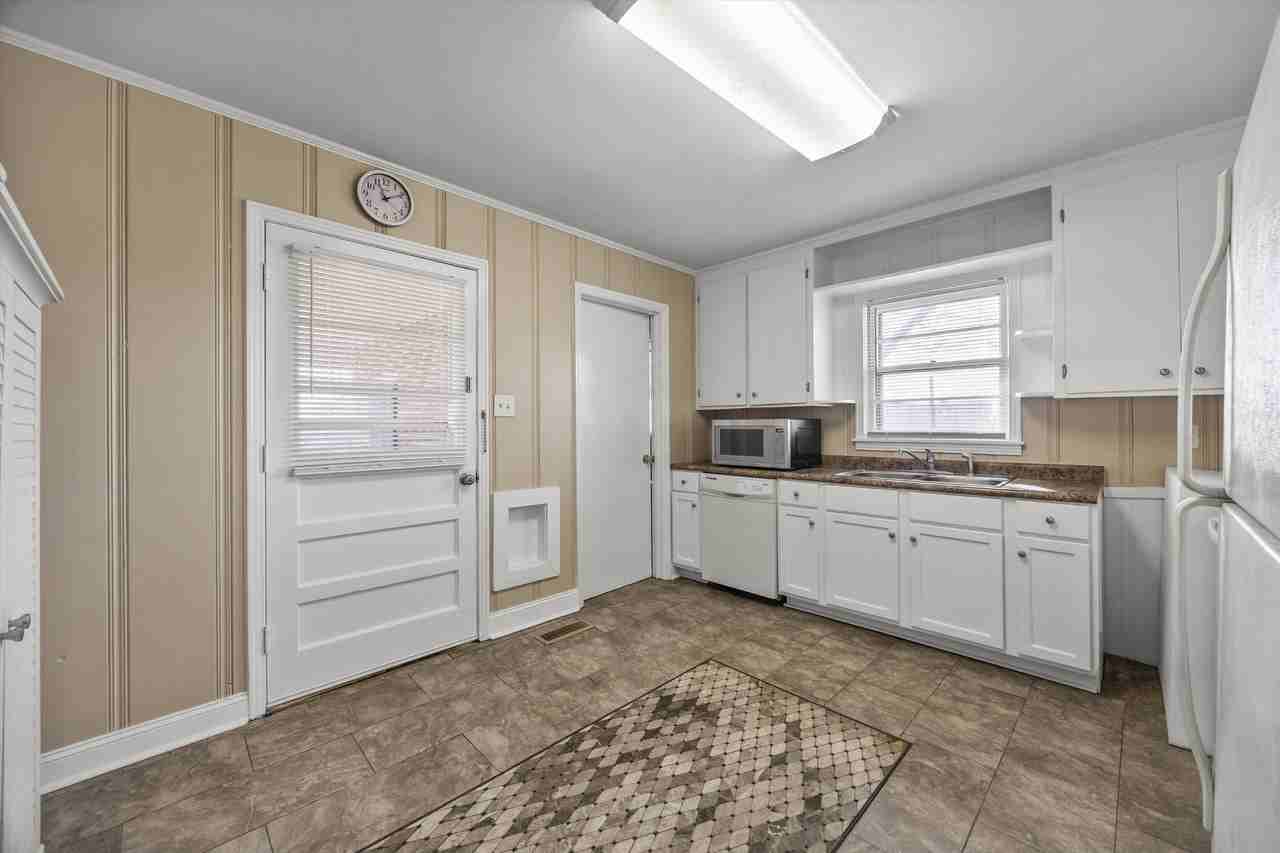 1202 Fern Street #1 - Photo 5 of 11