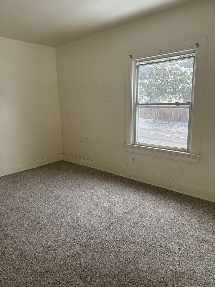 543 Grafton Ave #543 - Photo 3 of 28