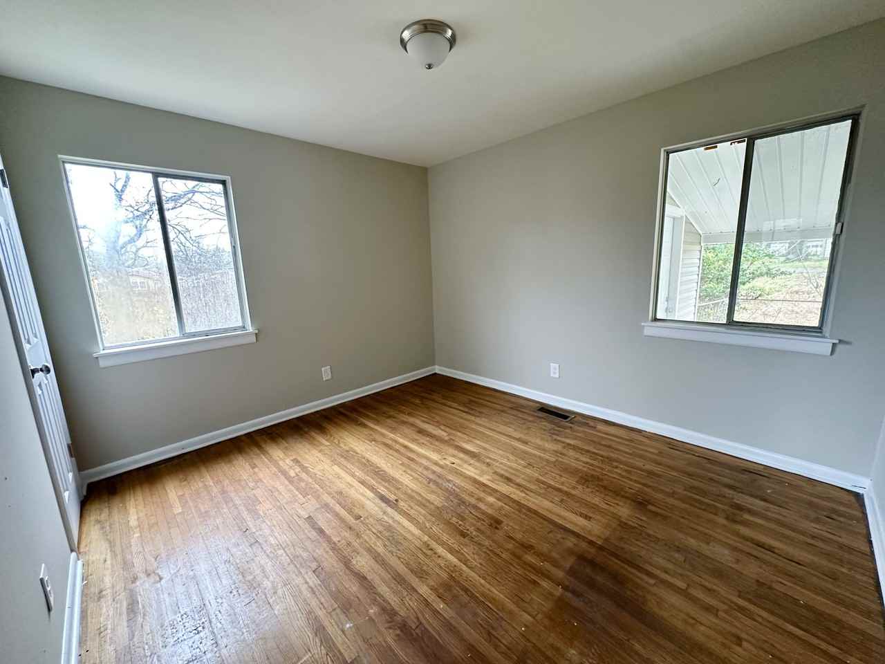 3736 Oak Ave Sw #1 - Photo 5 of 7