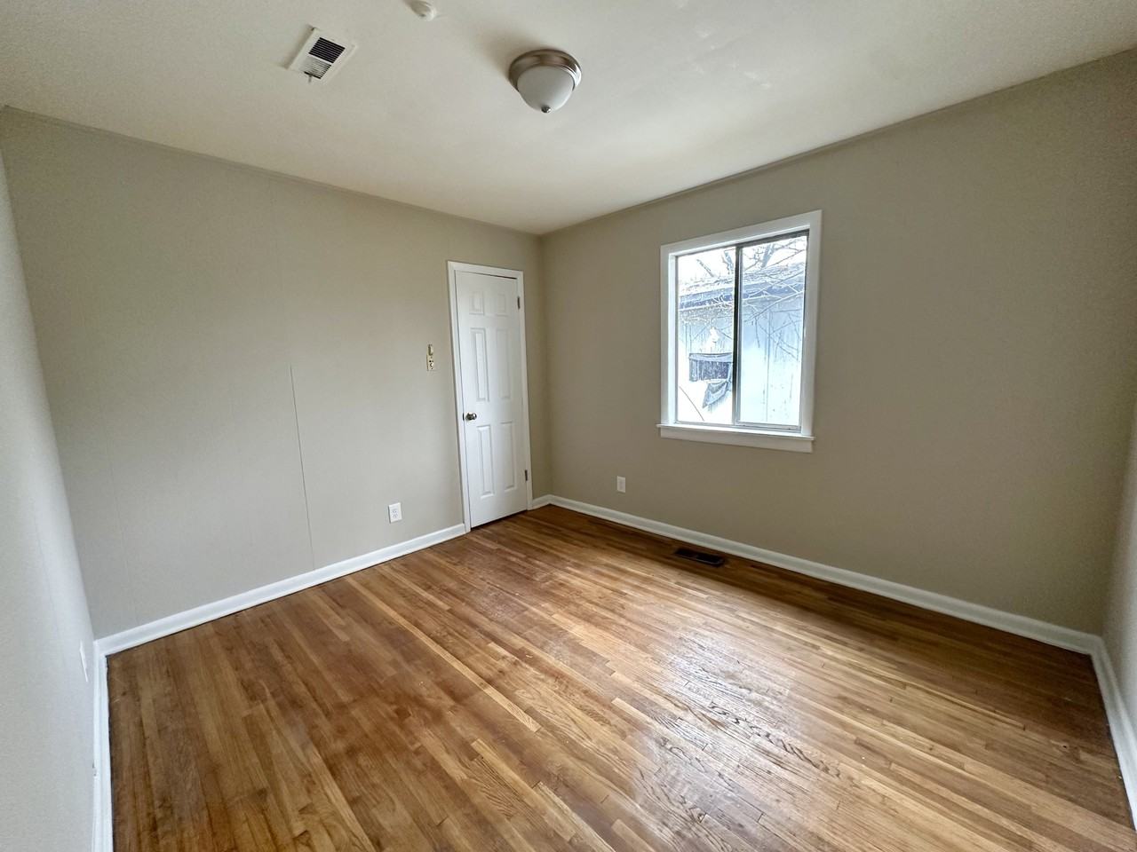 3736 Oak Ave Sw #1 - Photo 6 of 7