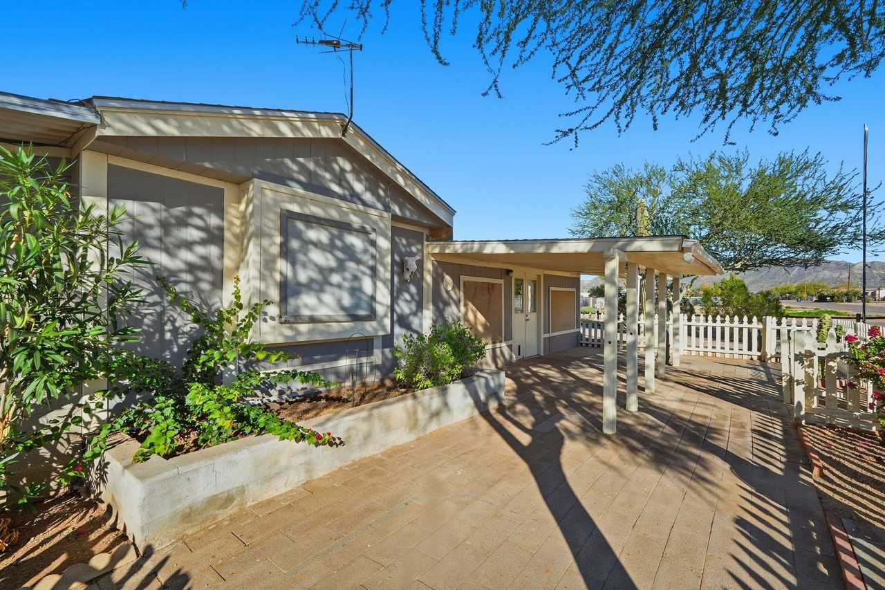 2237 W Foothill St #1 - Photo 6 of 50