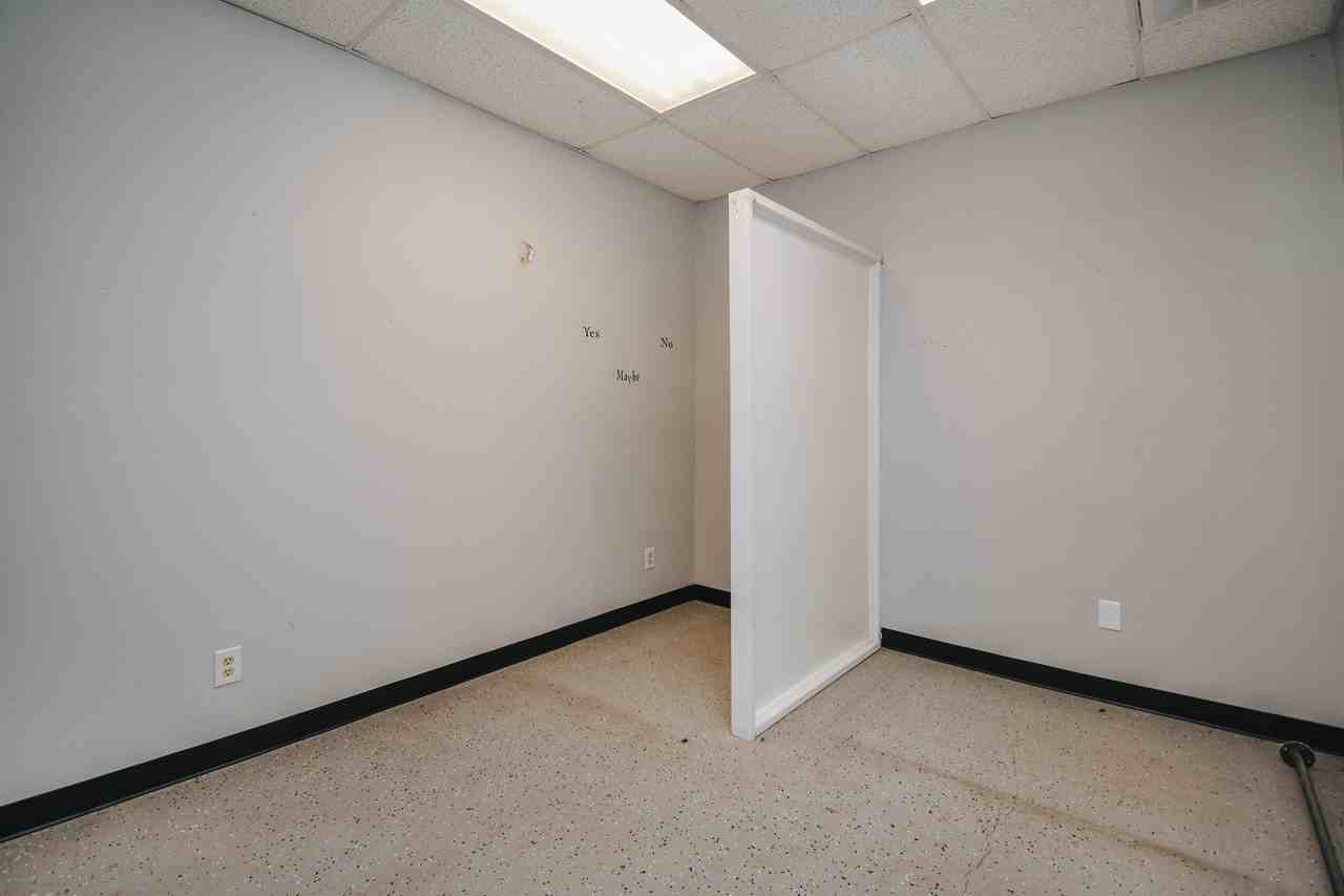 305 Sam Houston Drive #305B - Photo 7 of 11