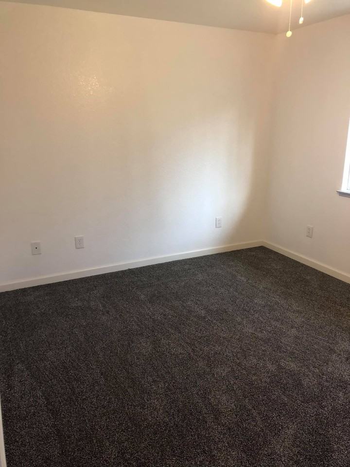 831 Oak St #1 - Photo 7 of 9