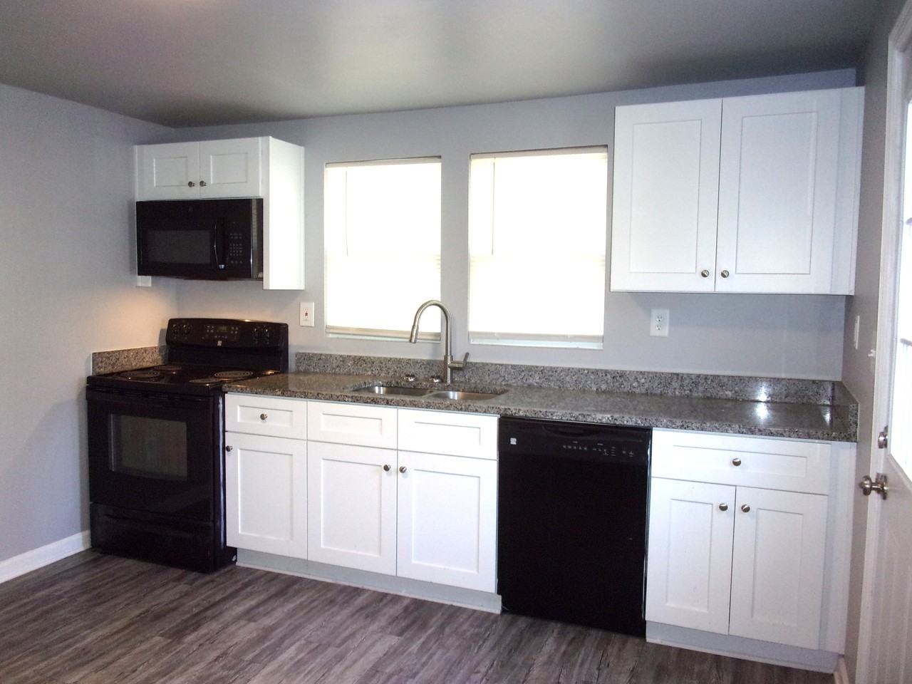 307A Hall St #1 - Photo 4 of 12