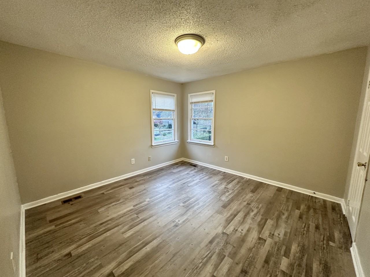 1045 Waverly St #1 - Photo 3 of 7