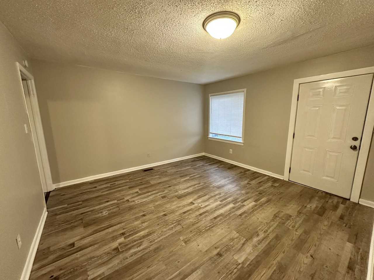 1045 Waverly St #1 - Photo 6 of 7