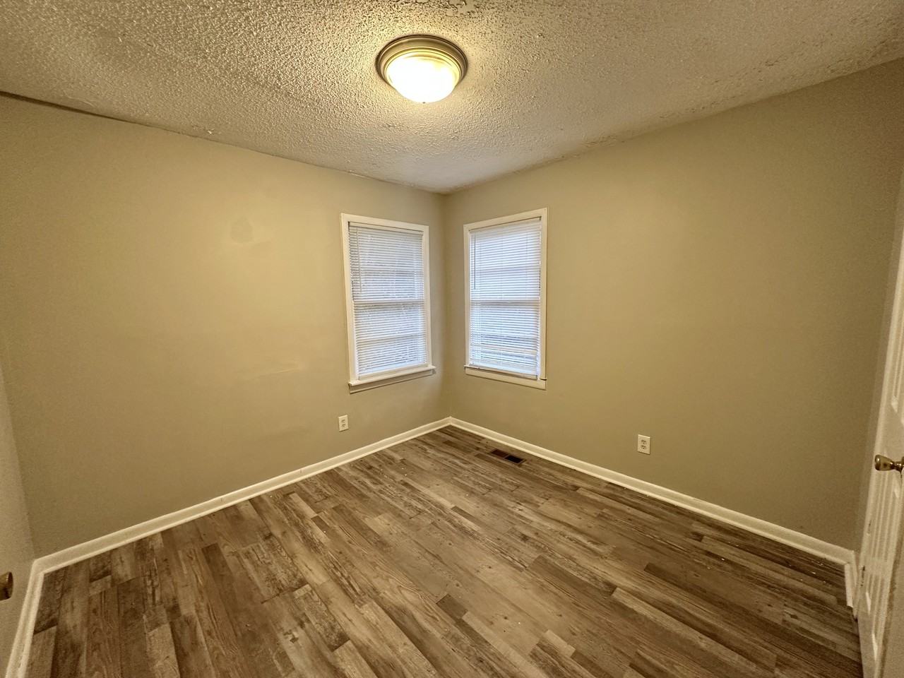 1045 Waverly St #1 - Photo 7 of 7