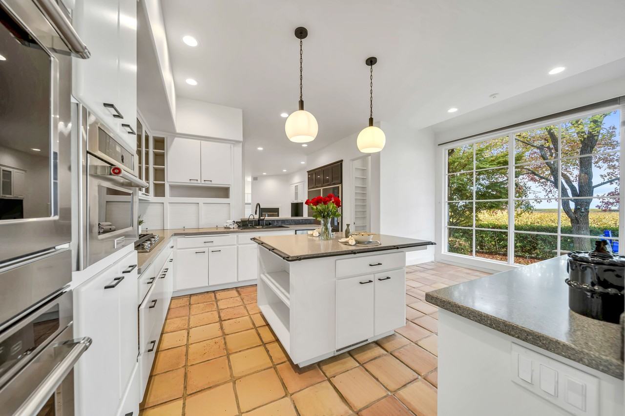 1041 Las Amigas Rd #1 - Photo 7 of 35