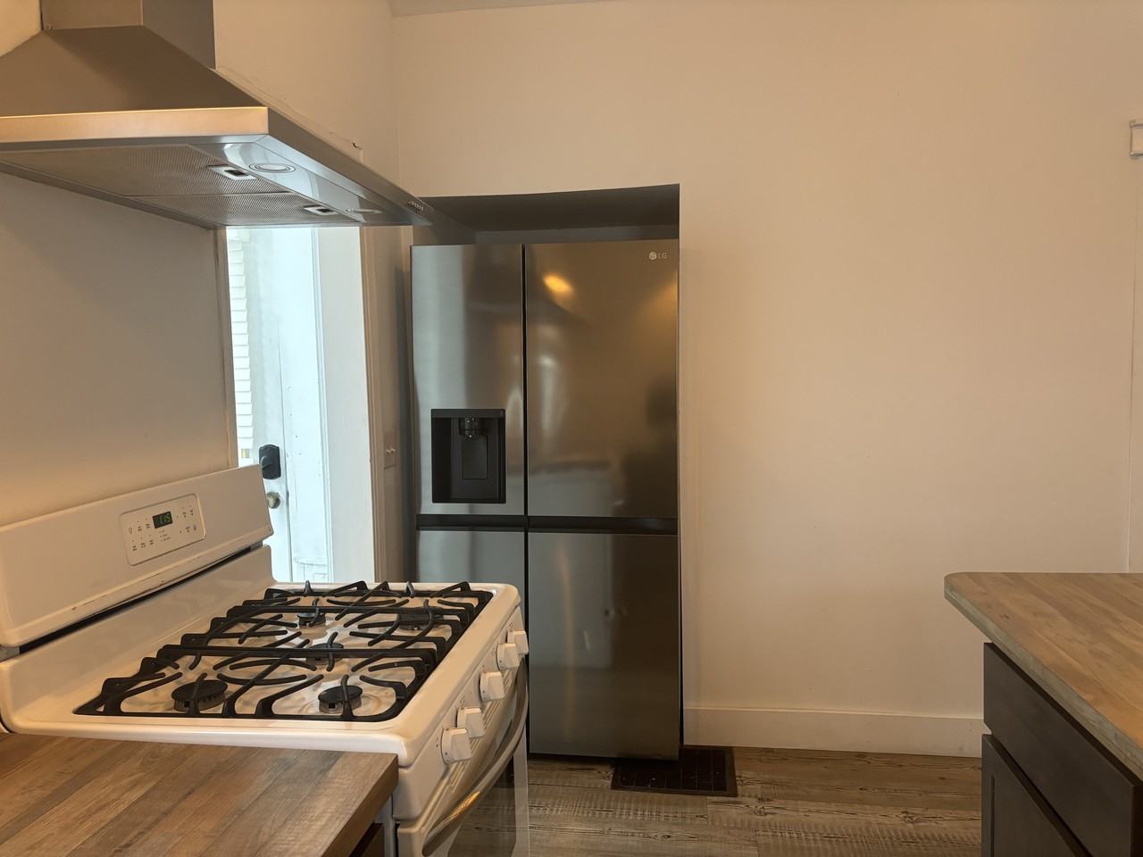 426 Washington Ave #1 - Photo 3 of 30