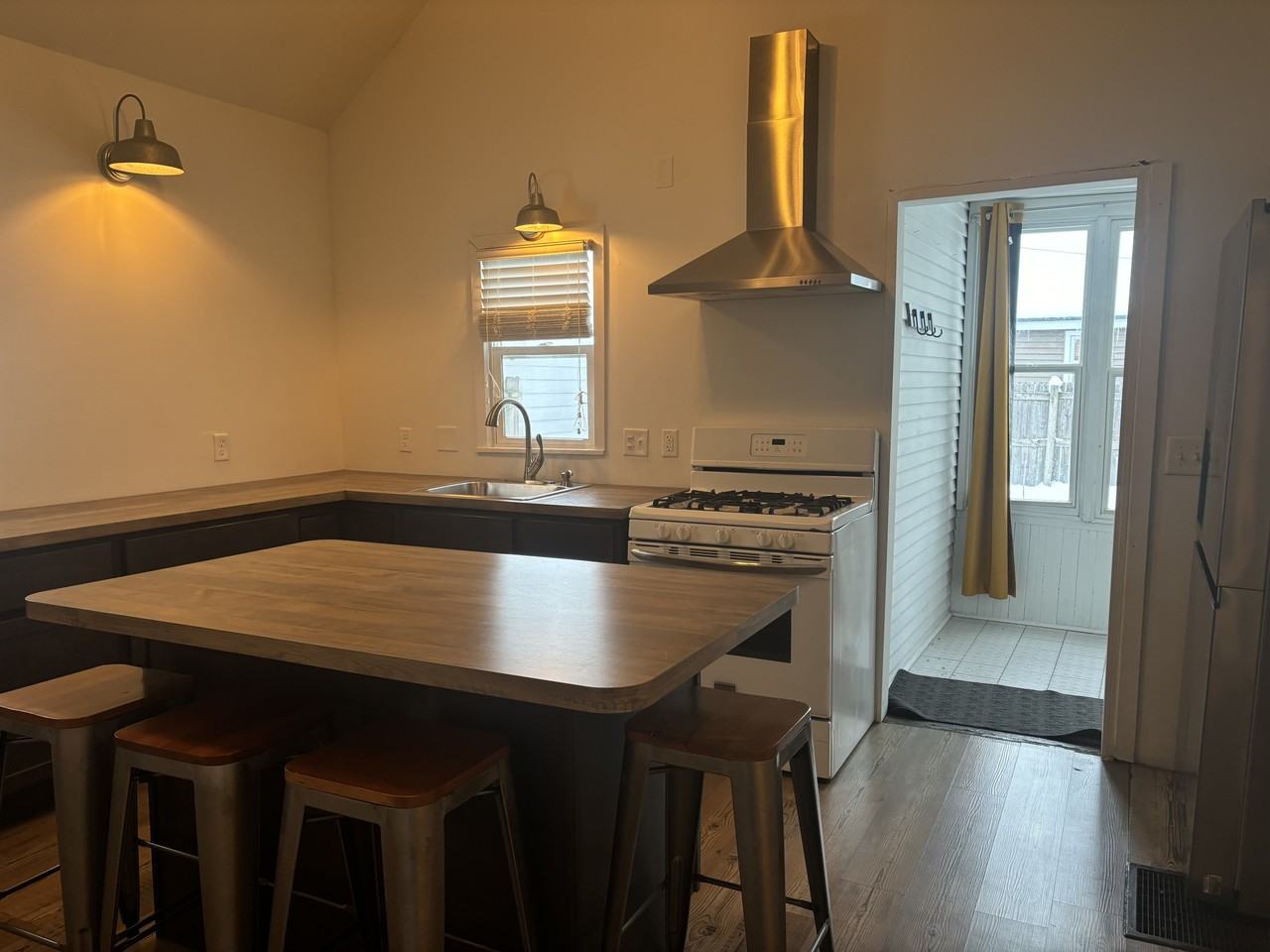 426 Washington Ave #1 - Photo 4 of 30