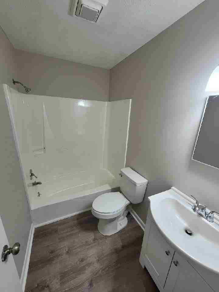 305 305 Lynnwood Drive8 #8 - Photo 3 of 11