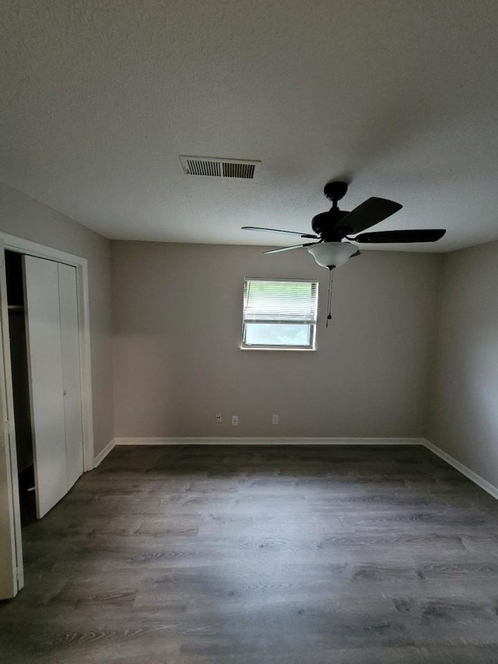 305 305 Lynnwood Drive8 #8 - Photo 4 of 11