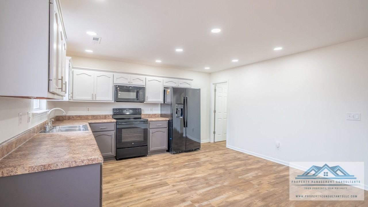 102 Millbury Way #1 - Photo 4 of 38