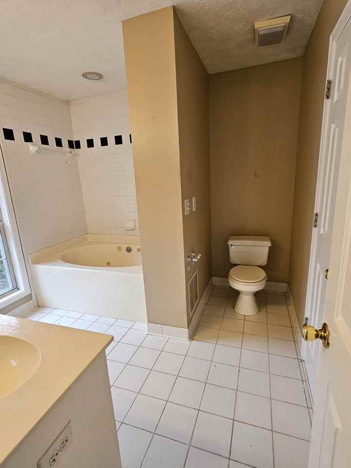 379 Forest Park Dr #1 - Photo 3 of 29