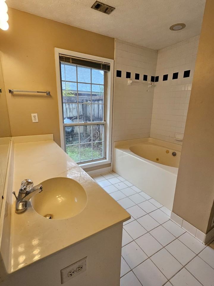 379 Forest Park Dr #1 - Photo 4 of 29