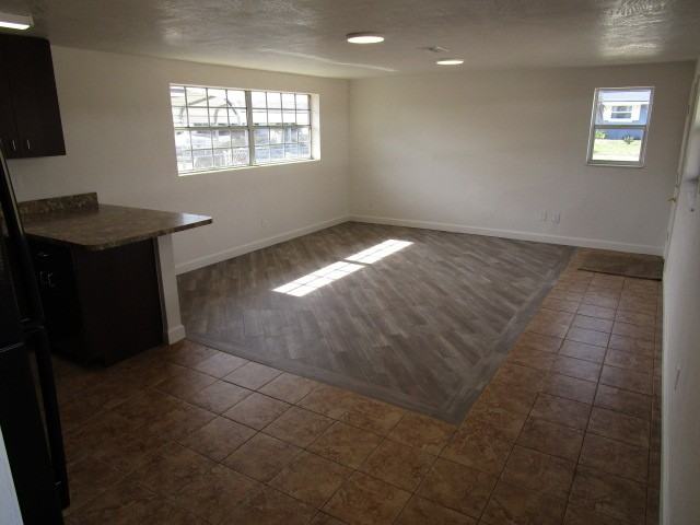 1221 Essex Rd #1 - Photo 4 of 15