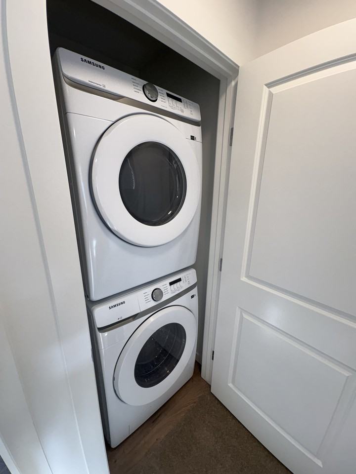 244 Marquis Boulevard Northeast - Upper - Photo 6 of 32