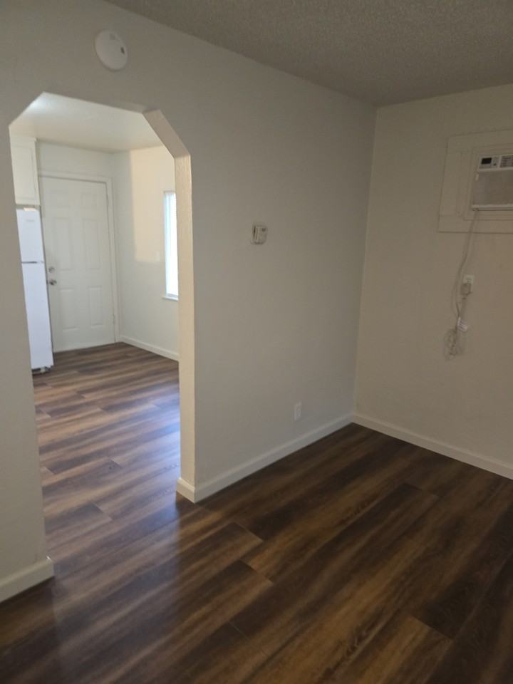 904 Middlecoff Ave - Photo 3 of 7