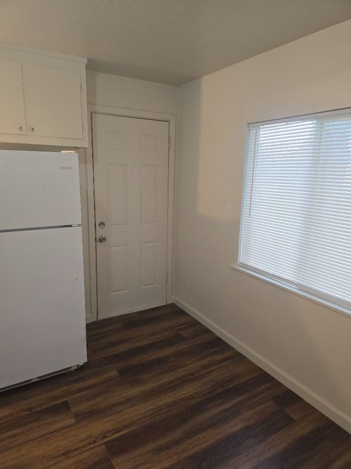 904 Middlecoff Ave - Photo 6 of 7