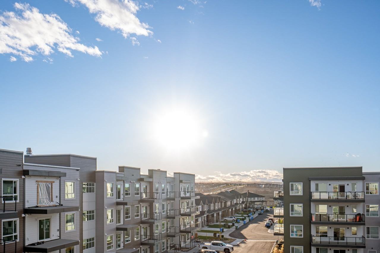 33 2404-33 Carringham Gate Nw #2404 - Photo 4 of 22