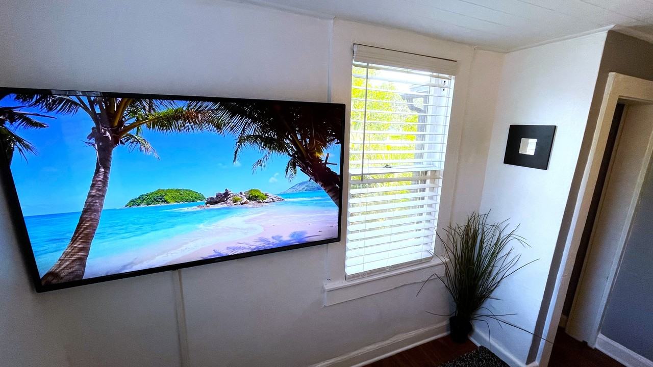 306 N Keech St #2ROOM1 - Photo 3 of 16