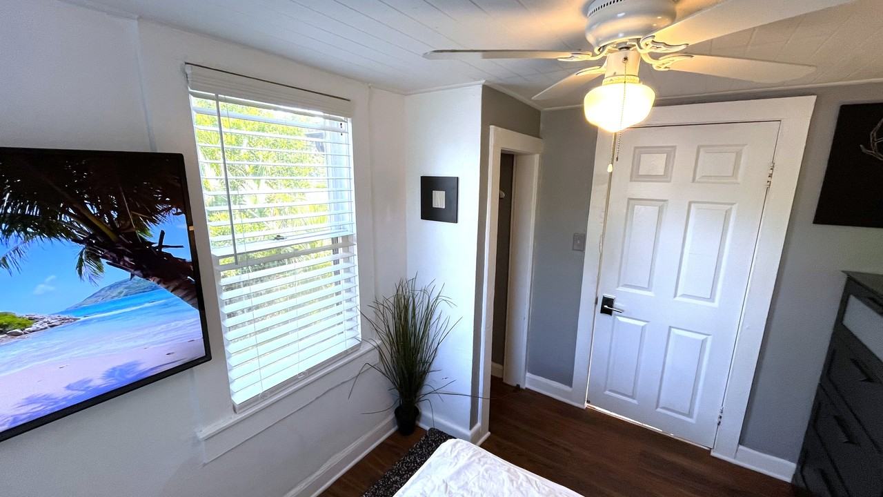 306 N Keech St #2ROOM1 - Photo 4 of 16