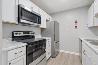 820 27th St Apt 2d #2D - Photo 7 of 12
