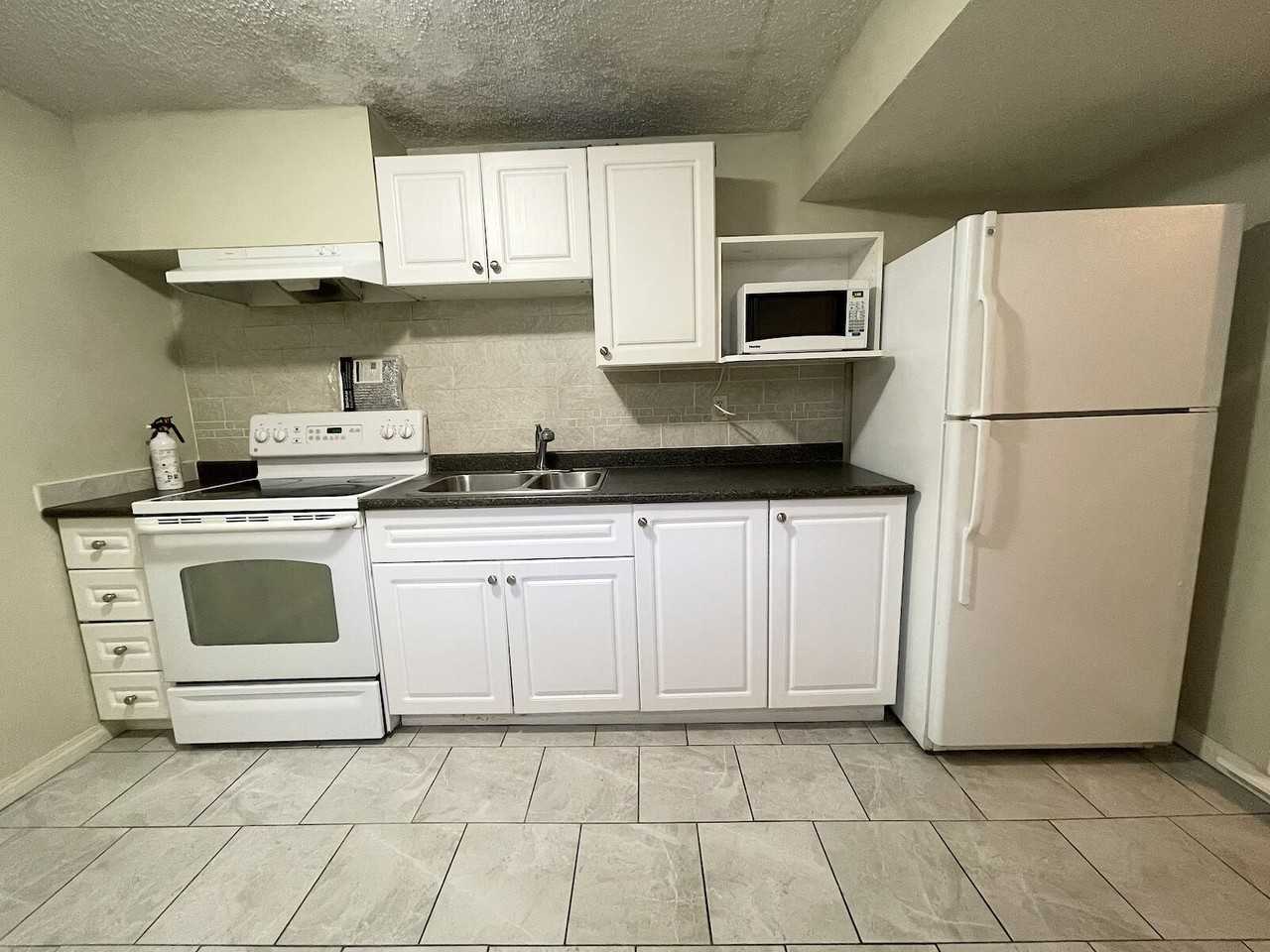 607 Seattle Drive SW #M - Photo 2 of 9