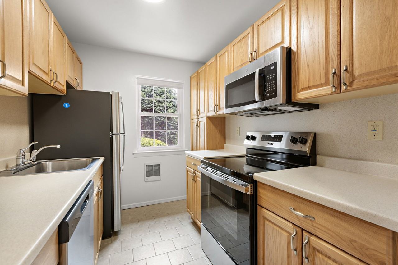 310 Hackensack St Apt A #310A - Photo 3 of 10