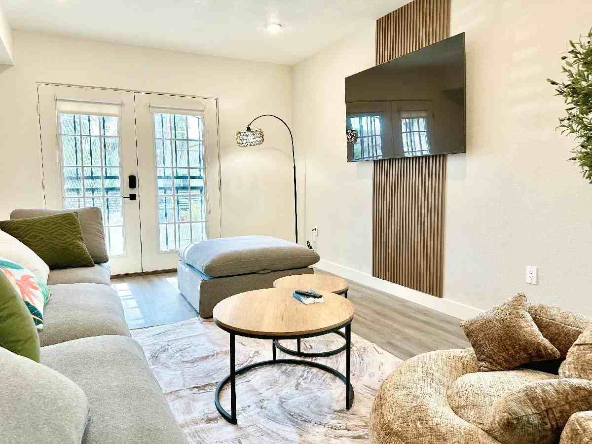 1312 1/2 N Mariposa Ave - Photo 4 of 21